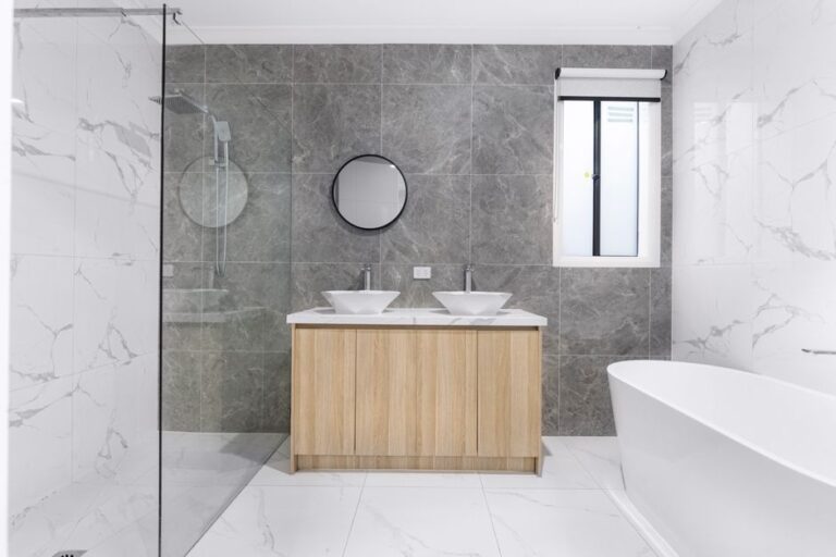 ¿Cuánto cuesta reformar un baño? Descubre los precios y opciones